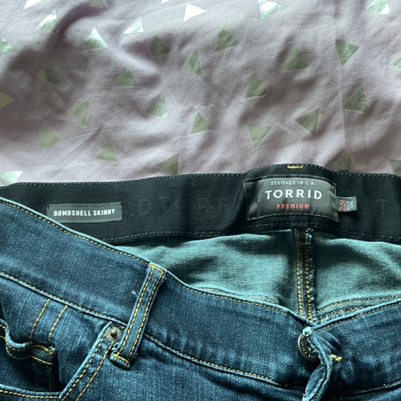 22R bombshell skinny blue jeans - Picture 2 of 4